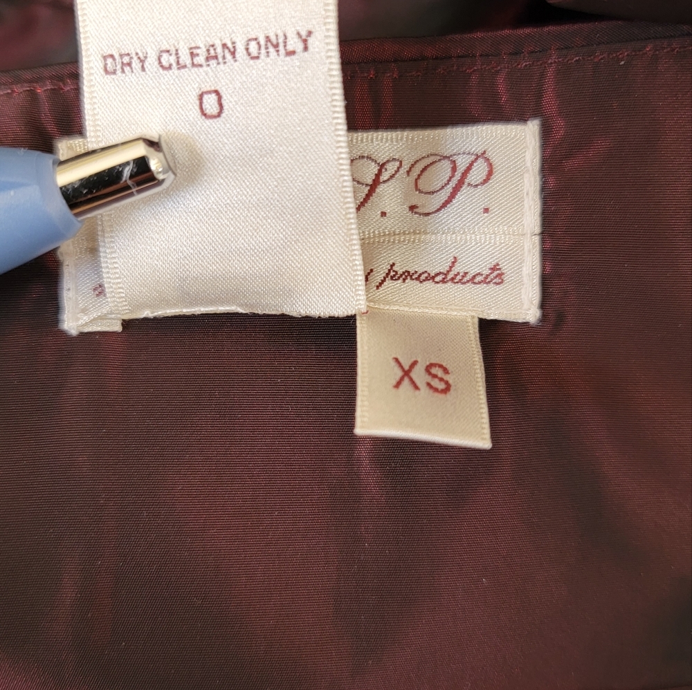 Max Studio Specialty Products maroon metallic mini skirt size XS. - Picture 5 of 5